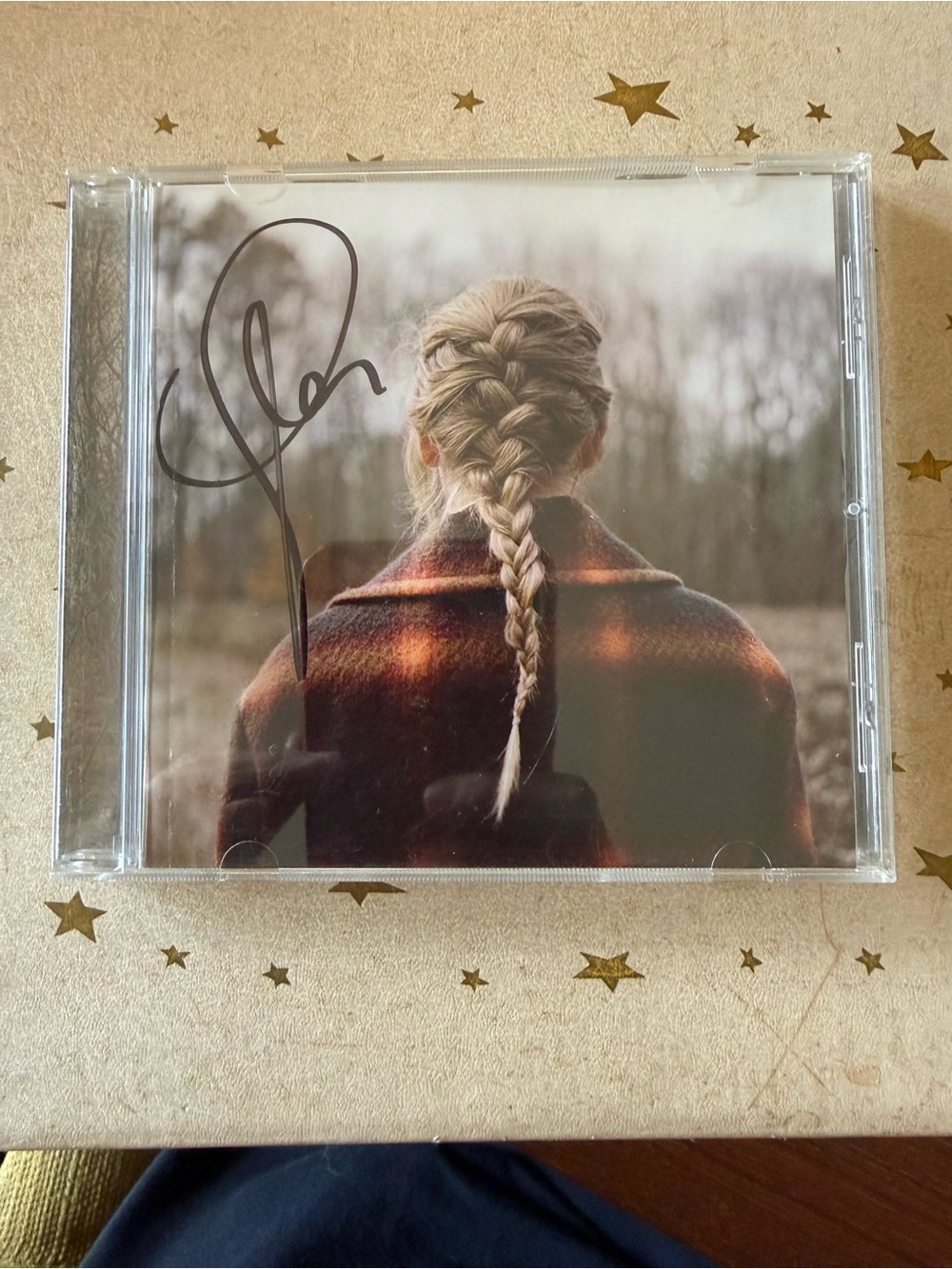 SOLD Taylor Swift Signed Evermore CD - Picture 2 of 10